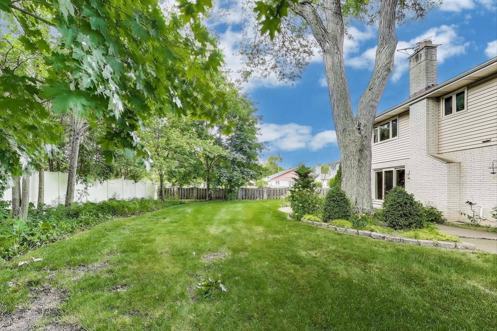 1904 Birch Road Northbrook, IL 60062 - Photo 33 of 37 a view of a backyard with plants and large trees