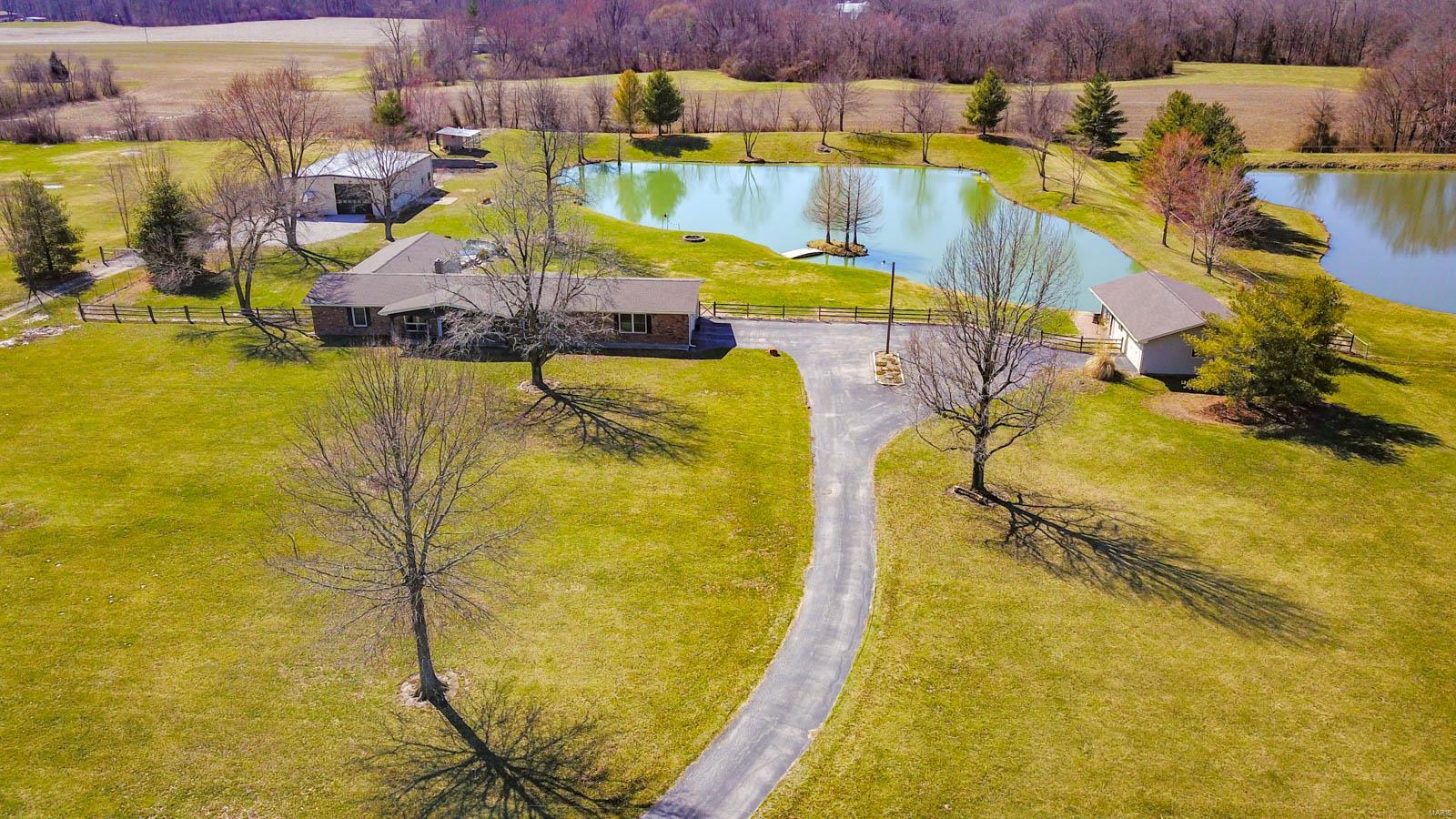 8729 Old Moro Road Dorsey, IL 62021 - Photo 2 of 64
