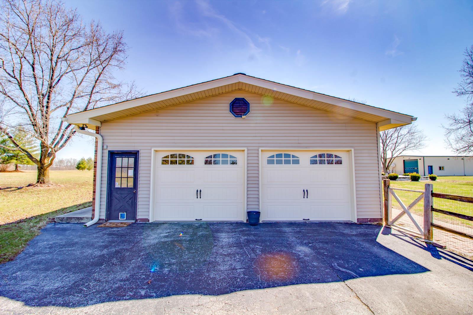 8729 Old Moro Road Dorsey, IL 62021 - Photo 14 of 64