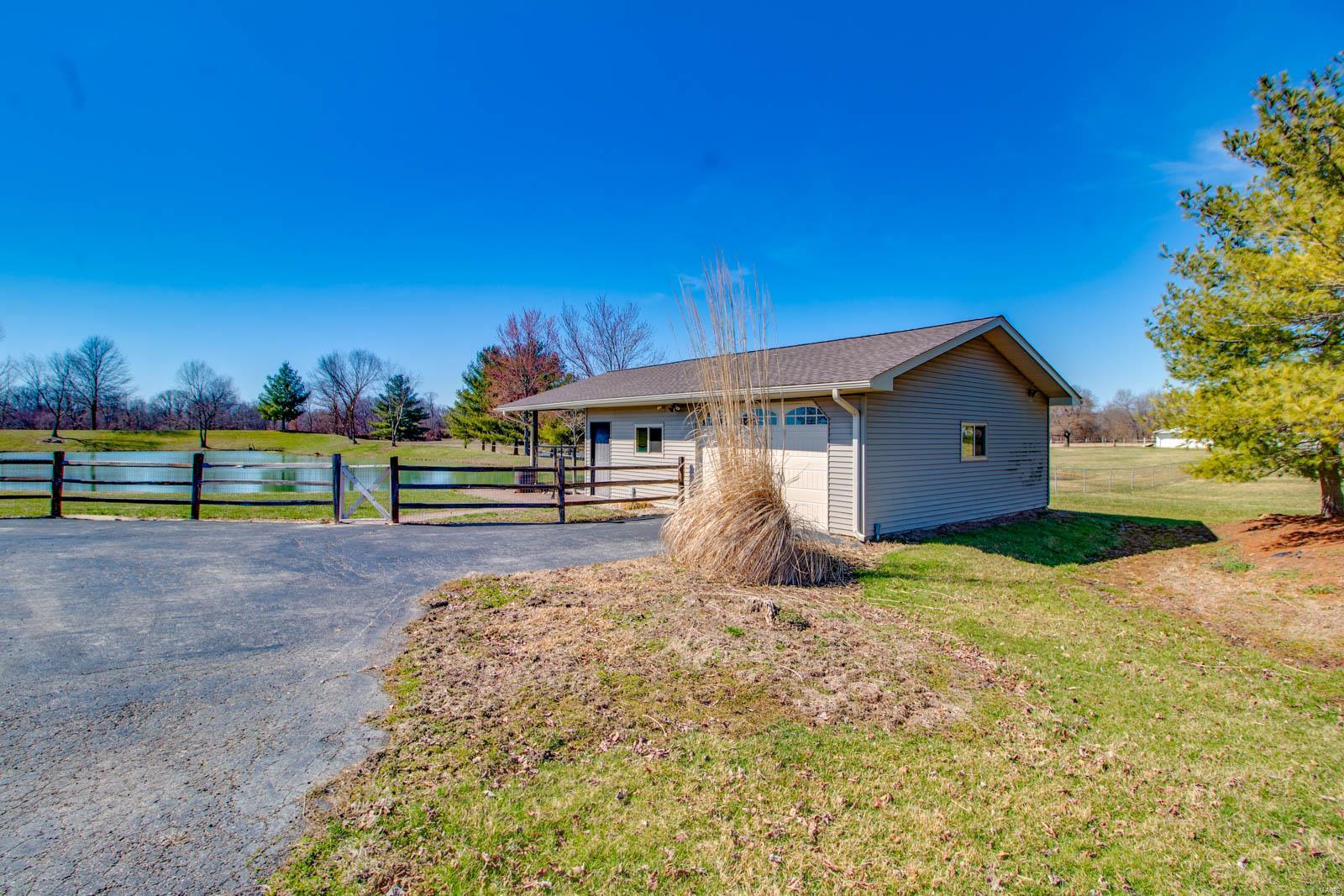 8729 Old Moro Road Dorsey, IL 62021 - Photo 18 of 64
