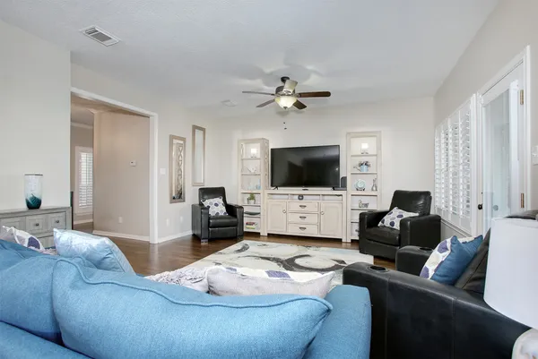 $2,999 | 711 Cien Road, Kemah, TX 77565