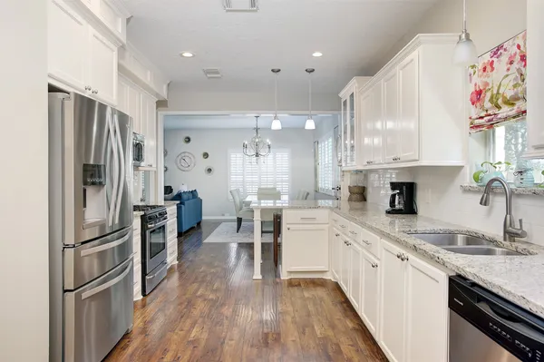 $2,999 | 711 Cien Road, Kemah, TX 77565