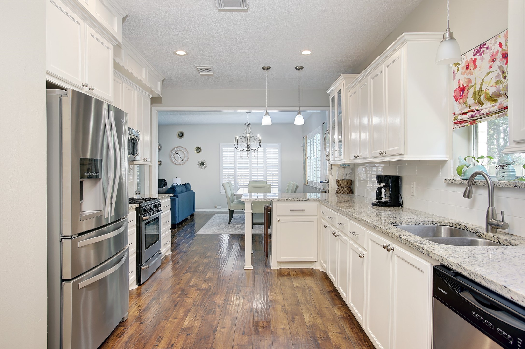 711 Cien Road Kemah, TX 77565 - Photo 8 of 18