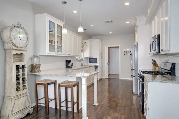 $2,999 | 711 Cien Road, Kemah, TX 77565