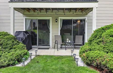 $285,000 | 7040 Remington Court, Unit 101, Woodridge, IL 60517
