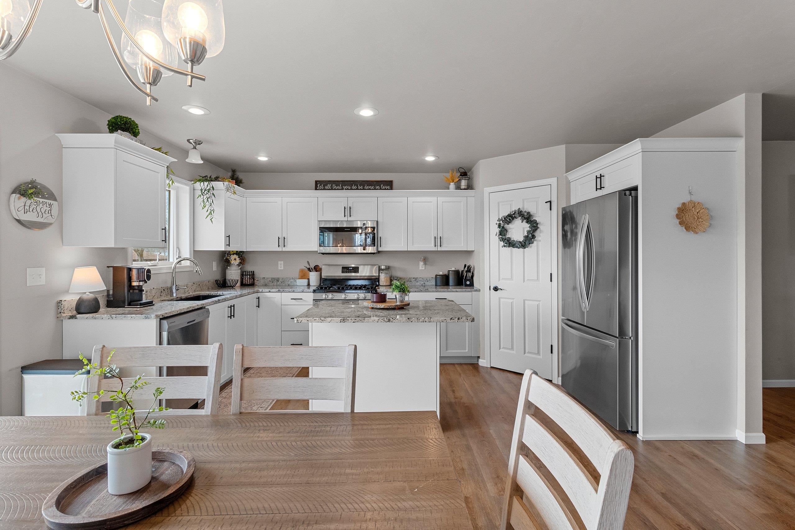 1221 Velsen Road Green Bay, WI 54313 - Photo 13 of 49