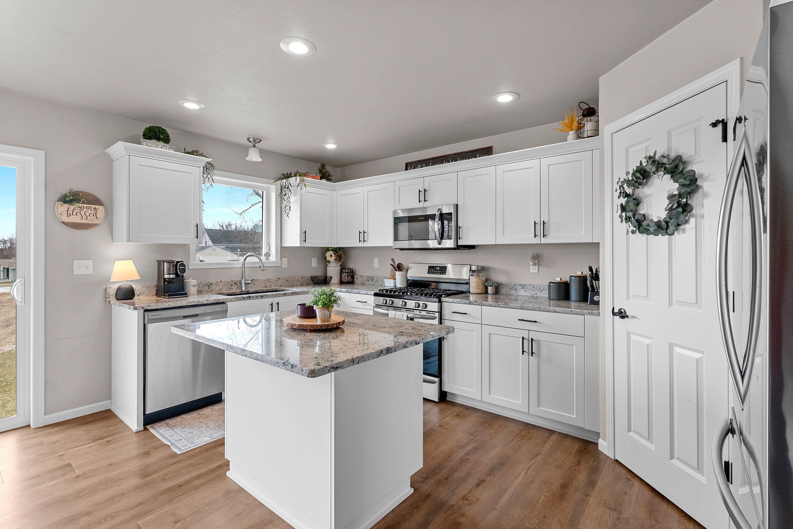 1221 Velsen Road Green Bay, WI 54313 - Photo 14 of 49