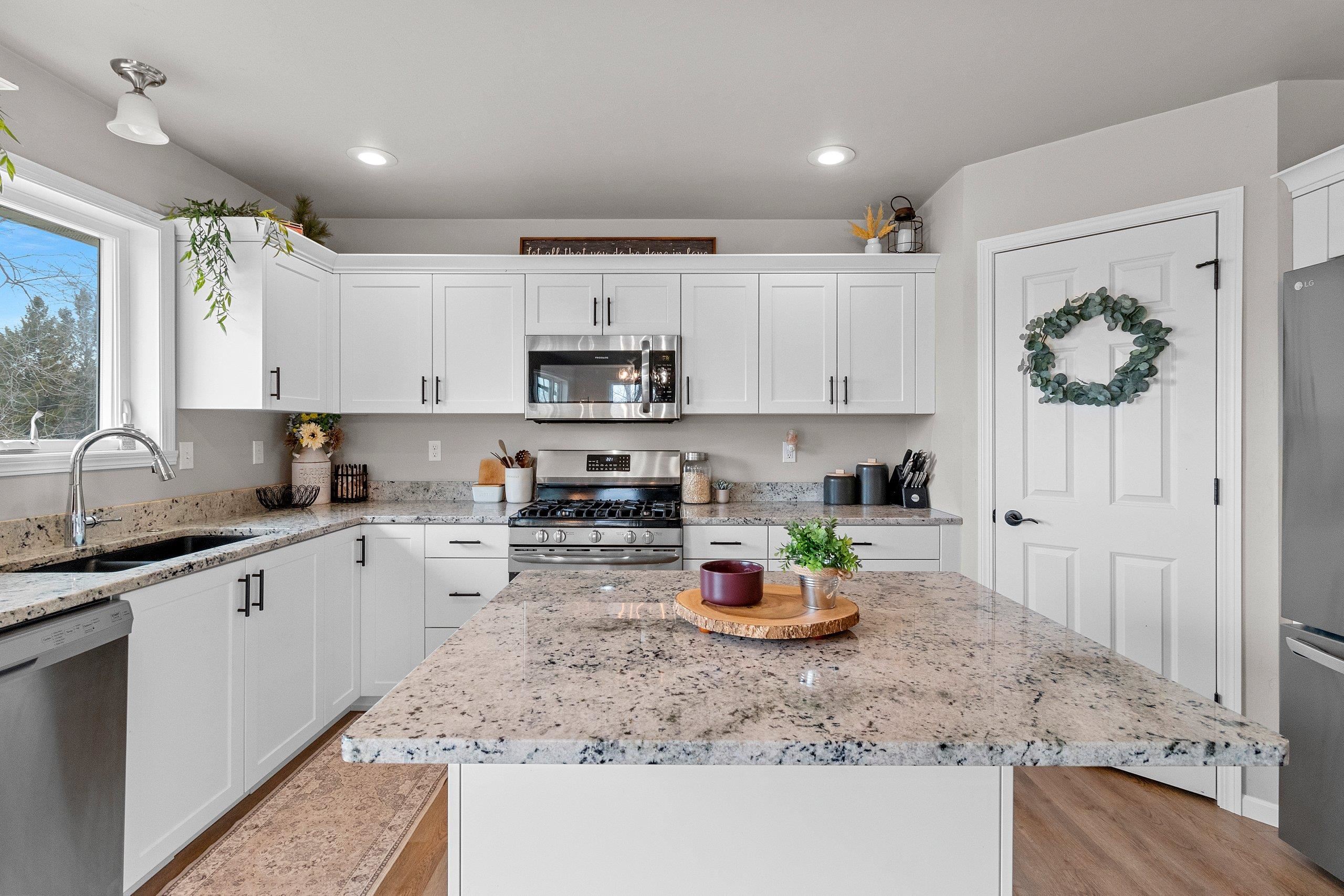 1221 Velsen Road Green Bay, WI 54313 - Photo 15 of 49