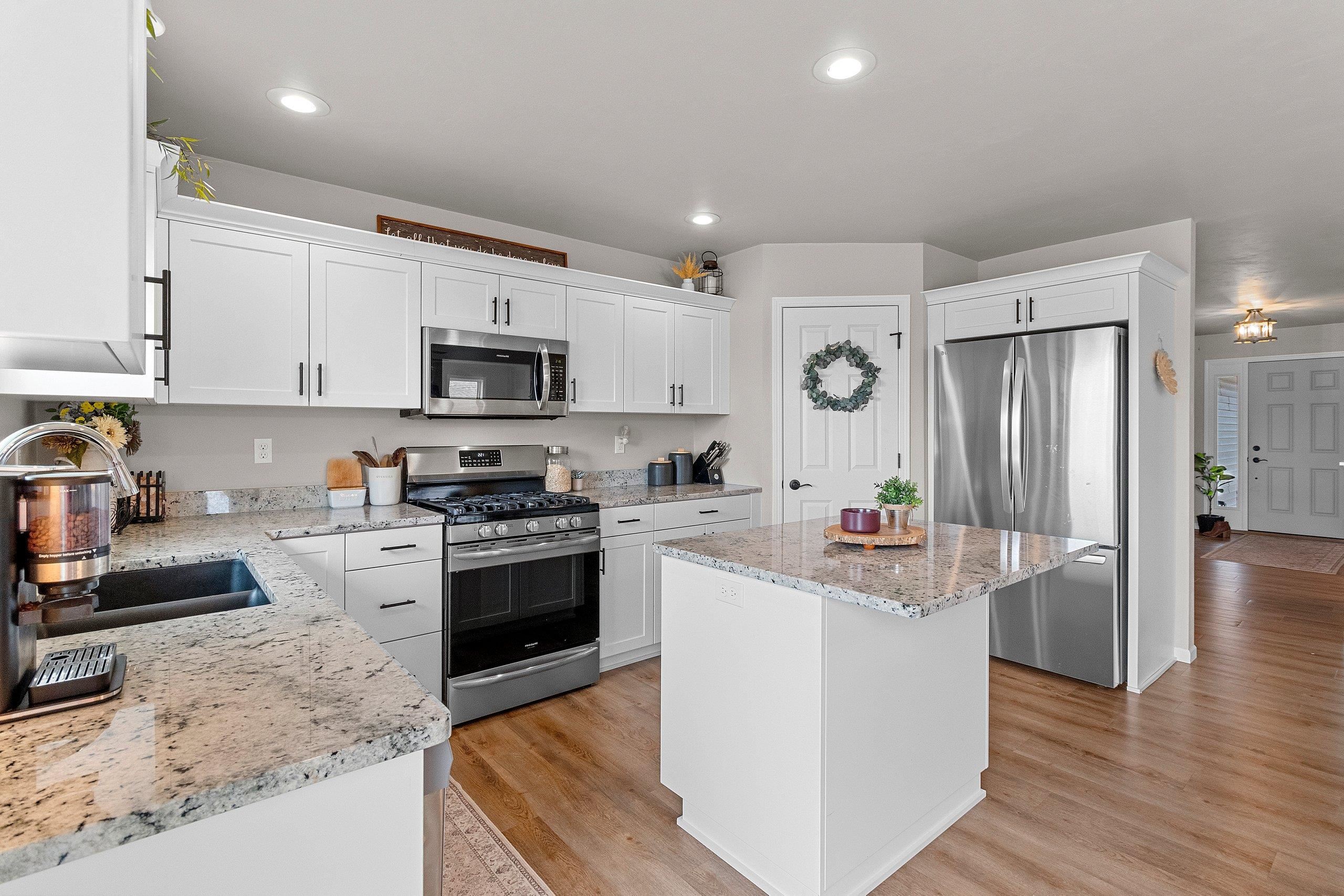 1221 Velsen Road Green Bay, WI 54313 - Photo 16 of 49