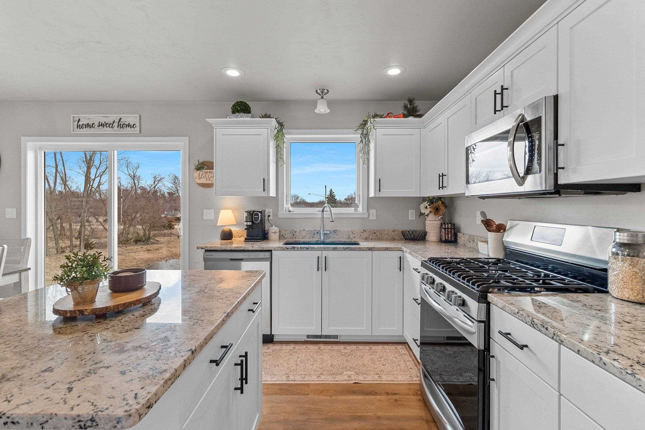 1221 Velsen Road Green Bay, WI 54313 - Photo 17 of 49