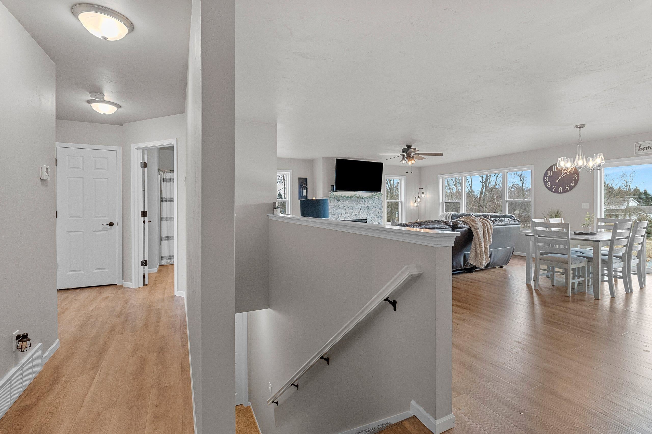 1221 Velsen Road Green Bay, WI 54313 - Photo 3 of 49