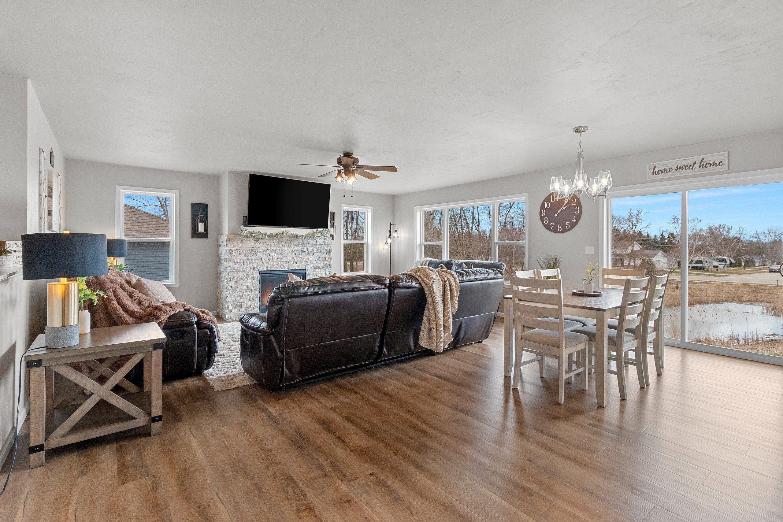 1221 Velsen Road Green Bay, WI 54313 - Photo 4 of 49