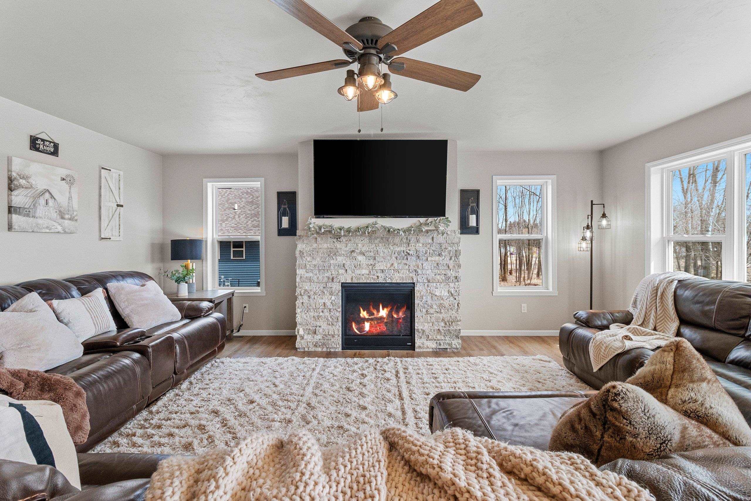 1221 Velsen Road Green Bay, WI 54313 - Photo 8 of 49