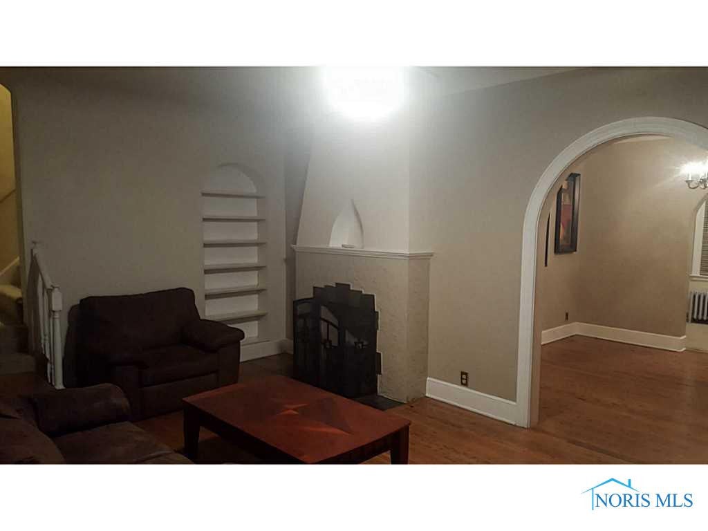 3333 Darlington Road Toledo, OH 43606 - Photo 12 of 14 Living Room.