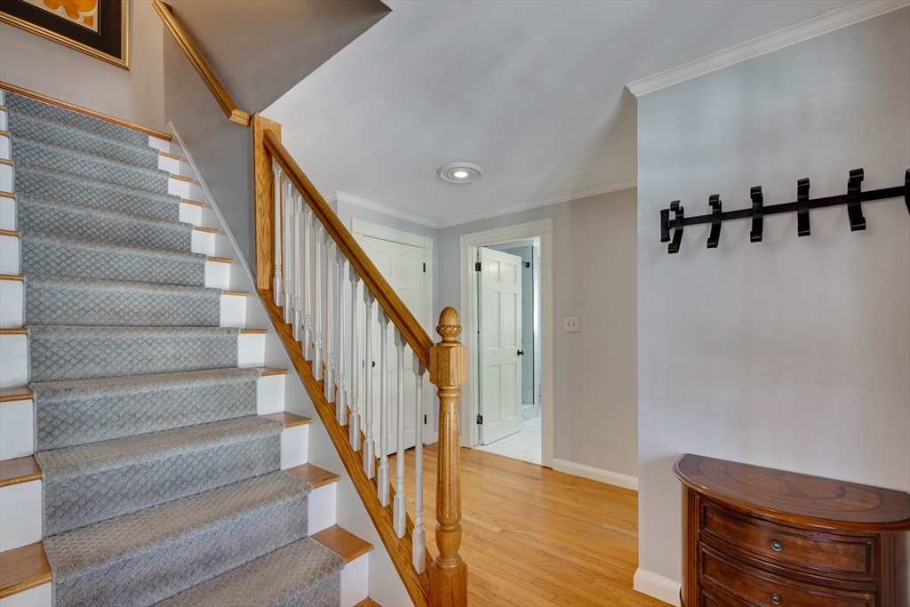 17 Cranston Road Winchester, MA 01890 - Photo 4 of 39