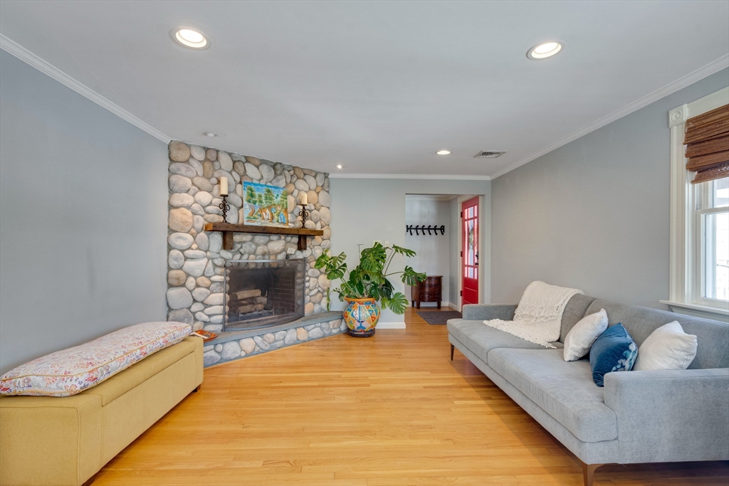 17 Cranston Road Winchester, MA 01890 - Photo 5 of 39