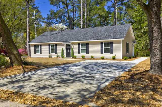 $1,900 | 122 Thompson Street, Walterboro, SC 29488