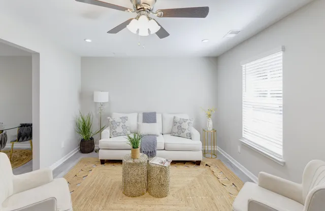 $1,900 | 122 Thompson Street, Walterboro, SC 29488