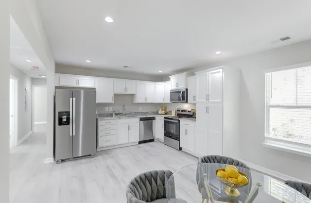 $1,900 | 122 Thompson Street, Walterboro, SC 29488