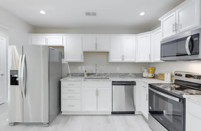 $1,900 | 122 Thompson Street, Walterboro, SC 29488