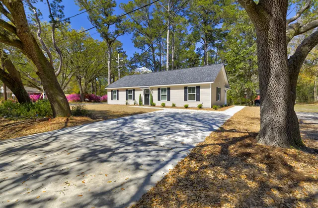 $1,900 | 122 Thompson Street, Walterboro, SC 29488