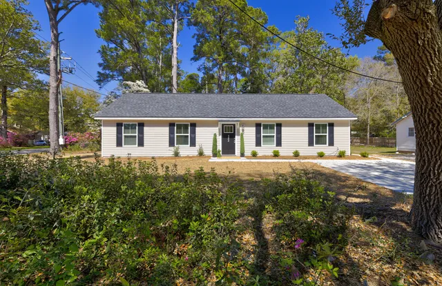 $1,900 | 122 Thompson Street, Walterboro, SC 29488