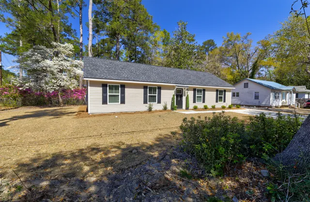 $1,900 | 122 Thompson Street, Walterboro, SC 29488