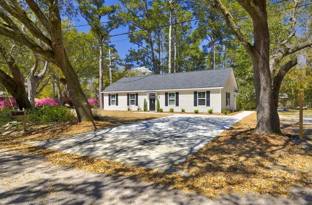 $1,900 | 122 Thompson Street, Walterboro, SC 29488