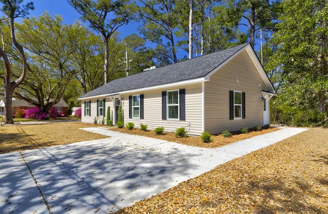 $1,900 | 122 Thompson Street, Walterboro, SC 29488
