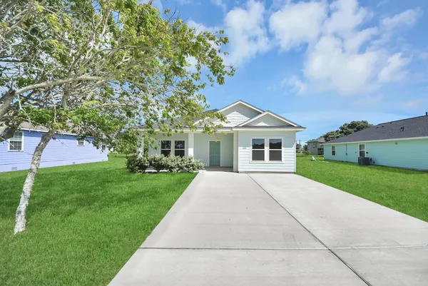 $2,100 | 638 Stovall Drive, Palacios, TX 77465