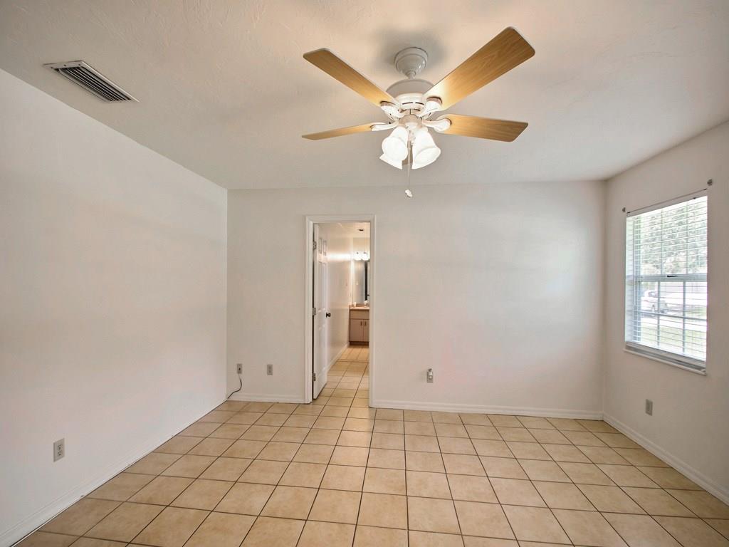 774 24th Square Vero Beach, FL 32962 - Photo 15 of 33 a view of an empty room