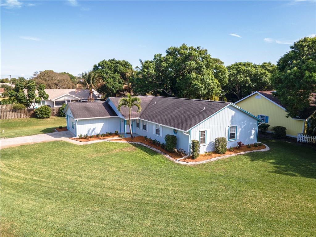 774 24th Square Vero Beach, FL 32962 - Photo 2 of 33
