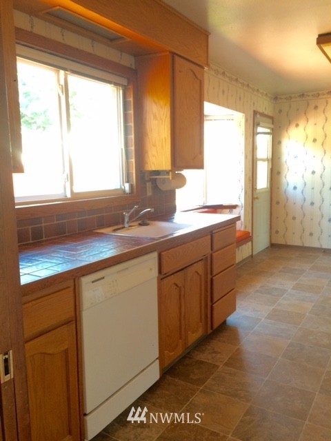 11734 Southeast 167th Street Renton, WA 98058 - Photo 4 of 15 Gallery Image 4