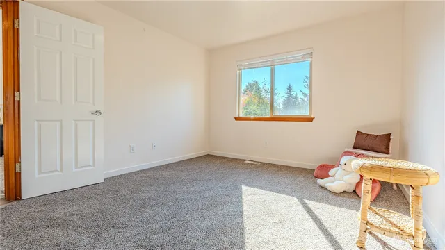 a view of livingroom with furniture