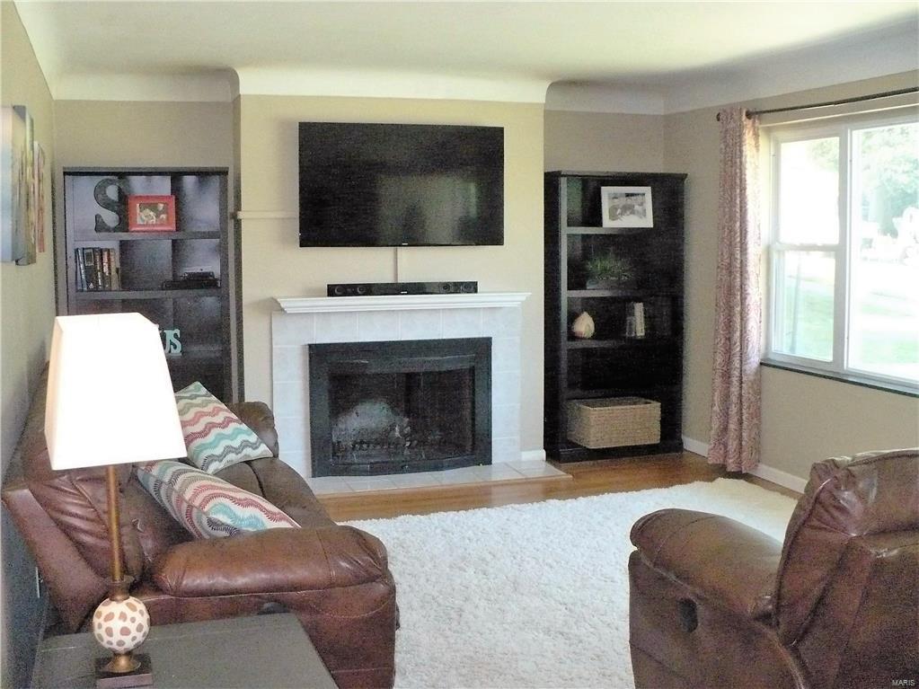 2519 Rolens Drive St. Louis, MO 63129 - Photo 3 of 33 Gallery Image 3