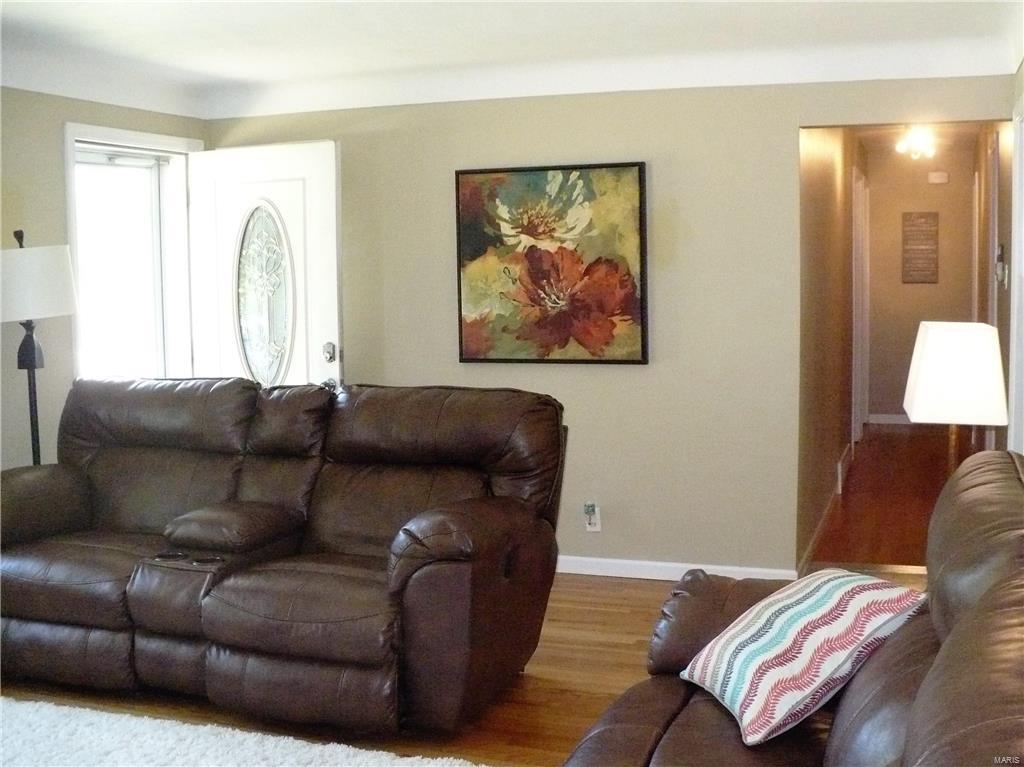 2519 Rolens Drive St. Louis, MO 63129 - Photo 4 of 33 Gallery Image 4