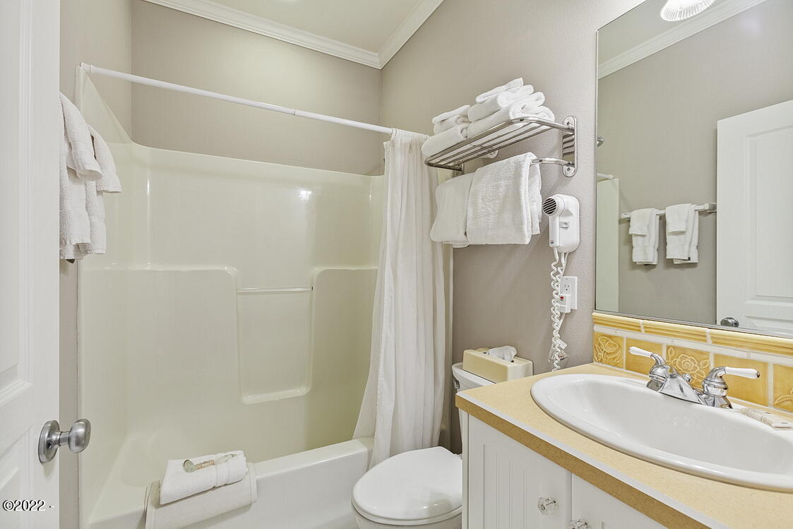 2140 Overleaf Loop Yachats, OR 97498 - Photo 18 of 29 Bathroom 2