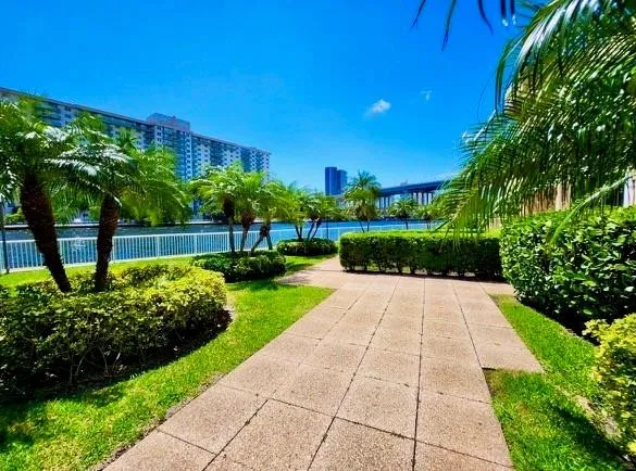 $2,300 | 19355 Turnberry Way, Unit 24C, Miami, FL 33180