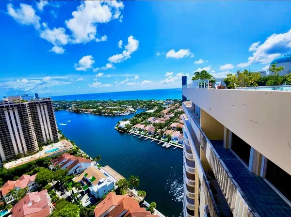 $2,300 | 19355 Turnberry Way, Unit 24C, Miami, FL 33180
