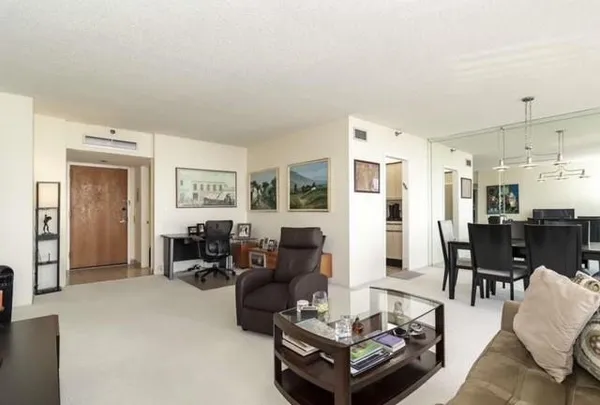 $2,300 | 19355 Turnberry Way, Unit 24C, Miami, FL 33180