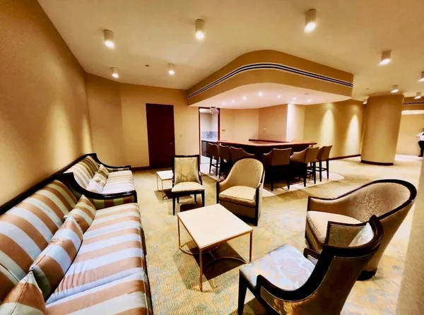 $2,300 | 19355 Turnberry Way, Unit 24C, Miami, FL 33180