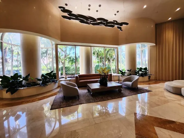 $2,300 | 19355 Turnberry Way, Unit 24C, Miami, FL 33180