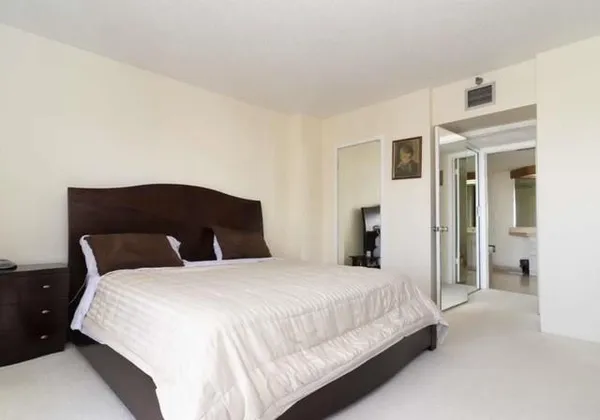 $2,300 | 19355 Turnberry Way, Unit 24C, Miami, FL 33180