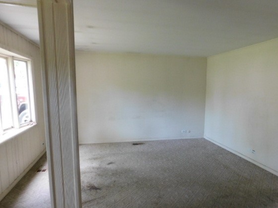 179 George Road Wheeling, IL 60090 - Photo 3 of 12 an empty room and a window
