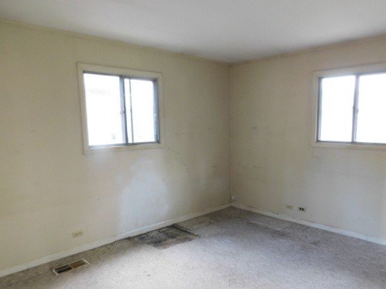 179 George Road Wheeling, IL 60090 - Photo 5 of 12 an empty room with a window