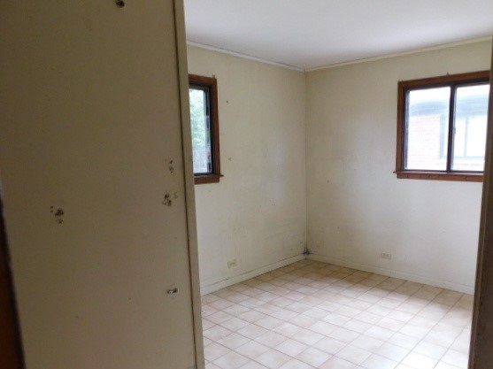179 George Road Wheeling, IL 60090 - Photo 6 of 12 a view of an empty room with window