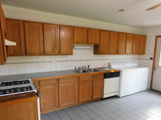 179 George Road Wheeling, IL 60090 - Photo 8 of 12 a kitchen with granite countertop wooden cabinets and a stove top oven