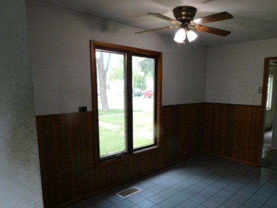 179 George Road Wheeling, IL 60090 - Photo 9 of 12 a view of entryway window and a ceiling fan