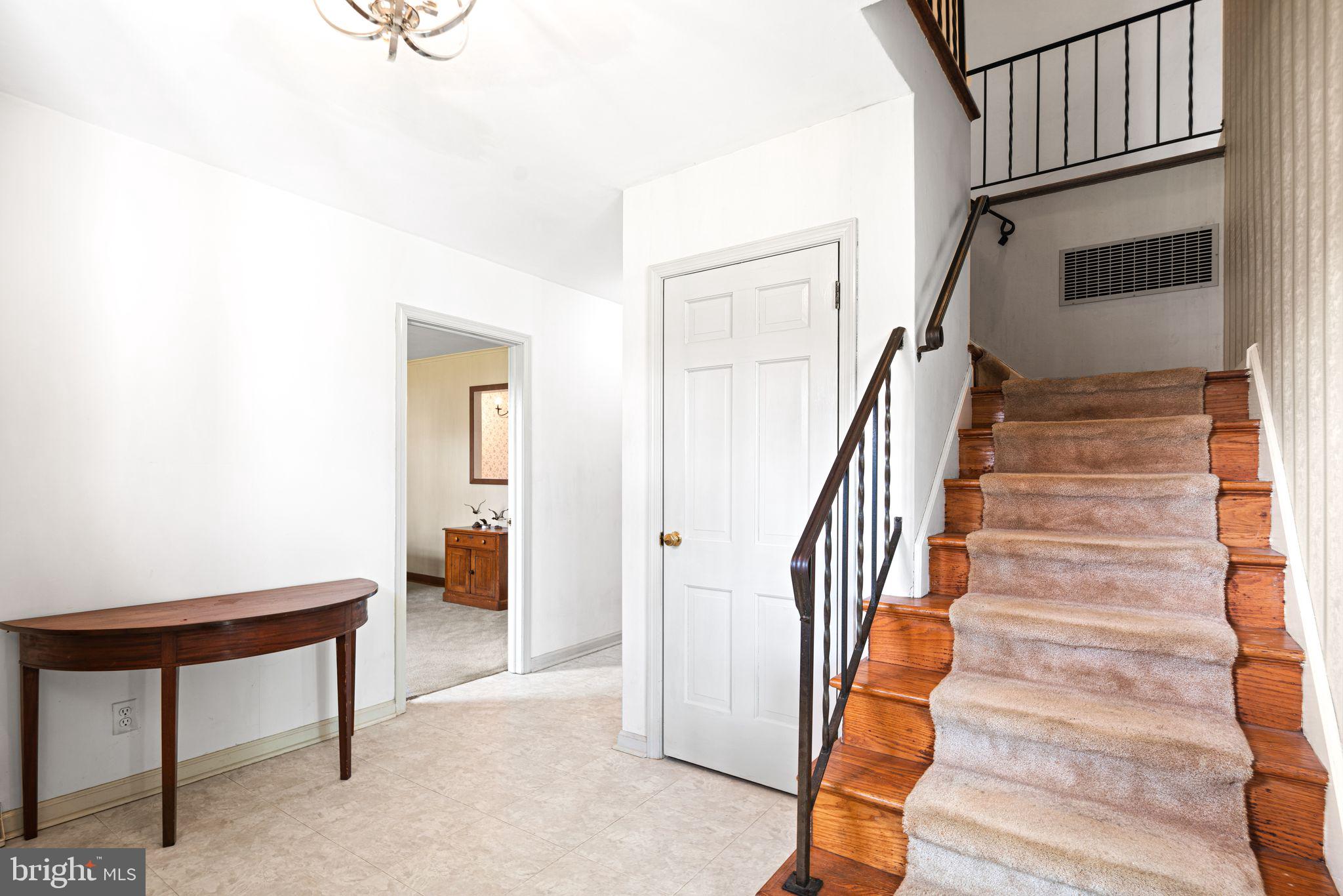 2809 Hunterdon Drive Cinnaminson, NJ 08077 - Photo 4 of 31 a view of entryway and hall
