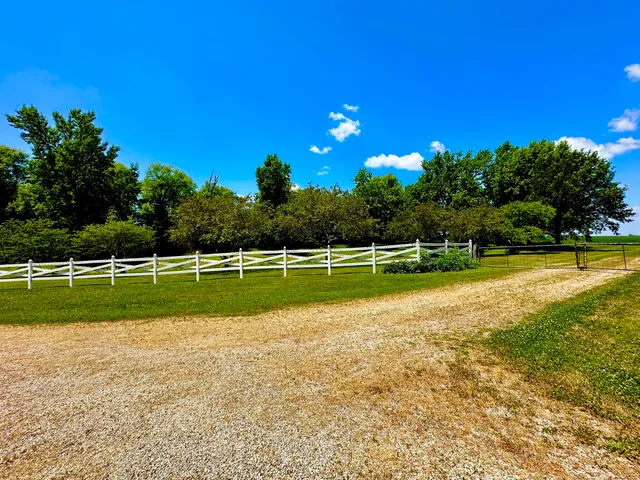 $550,000 | 1184 Il Rte 10, Monticello, IL 61856